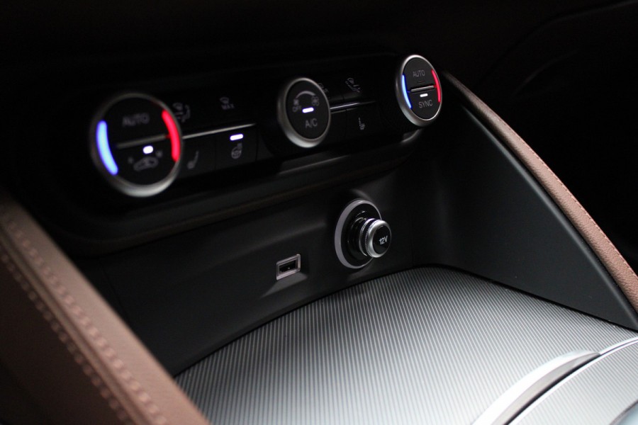 Alfa Romeo Stelvio 2.0 T AWD Leder Navi Camera ACC Android Elektr. achterklep Stuurverwarming PDC Stoelverwarming Xenon