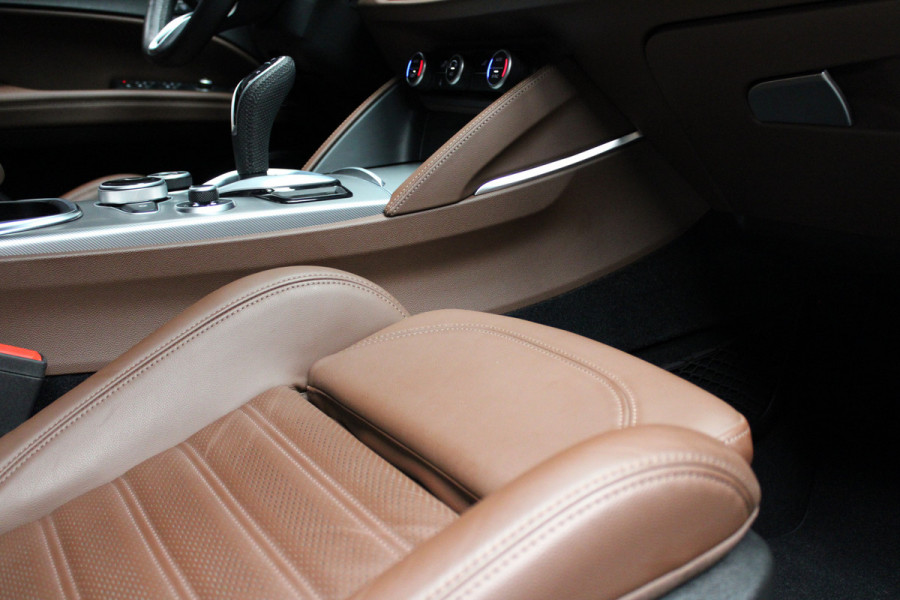 Alfa Romeo Stelvio 2.0 T AWD Leder Navi Camera ACC Android Elektr. achterklep Stuurverwarming PDC Stoelverwarming Xenon