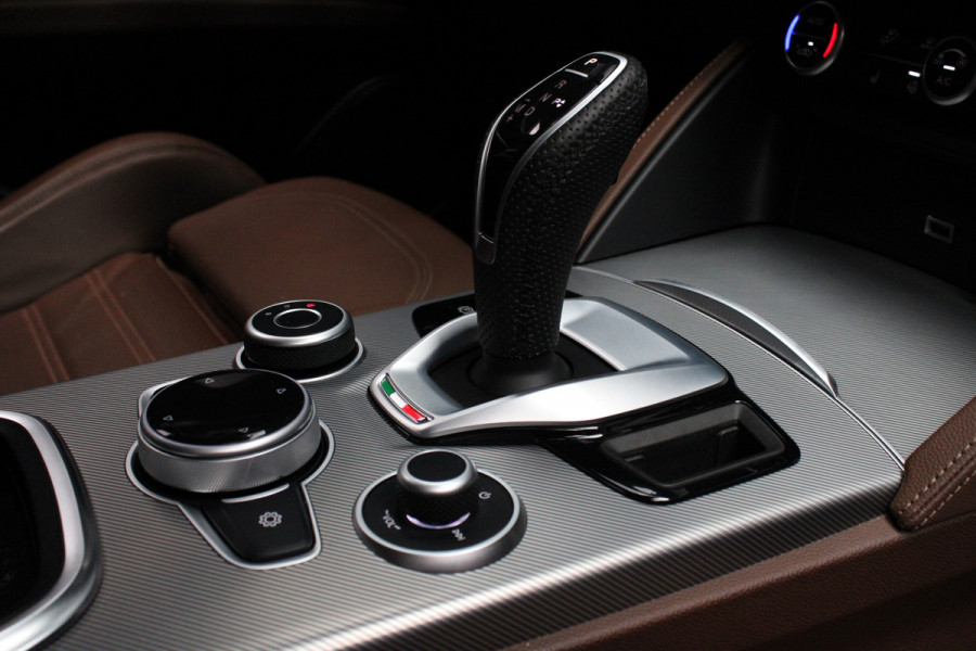 Alfa Romeo Stelvio 2.0 T AWD Leder Navi Camera ACC Android Elektr. achterklep Stuurverwarming PDC Stoelverwarming Xenon