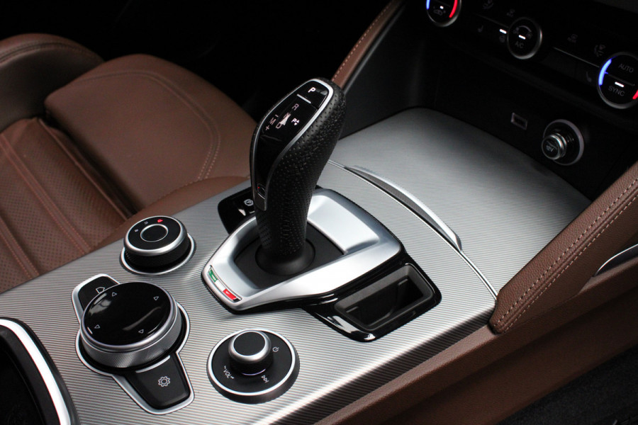 Alfa Romeo Stelvio 2.0 T AWD Leder Navi Camera ACC Android Elektr. achterklep Stuurverwarming PDC Stoelverwarming Xenon