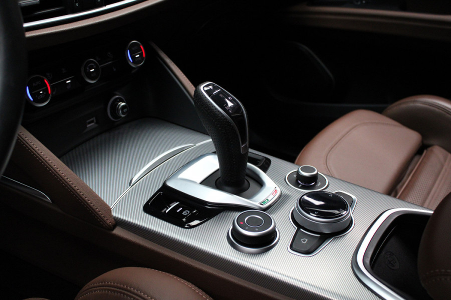 Alfa Romeo Stelvio 2.0 T AWD Leder Navi Camera ACC Android Elektr. achterklep Stuurverwarming PDC Stoelverwarming Xenon