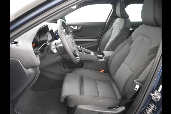 Polestar 2 AUT. 408 pk Long Range Dual Motor 78kWh Panorama-Dak Harman&Kardon® Electr.Stoelen Verwarmd+Achterbank+Stuur Adaptive-Cruise Car Verkeersbord detectie Regen-Lichtsensor Virtual-Cockpit Home-Link Bots waarschuwing Autonoom-Rem Lane Assist Keyless Connected 1e Eigenaar Origineel Nederlandse Auto 1.500kg Trekvermogen 660Nm! € 59.000 nieuw!
