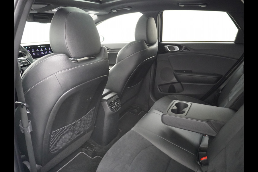 Kia ProCeed 1.4 T-GDI 141PK Autom. GT-Line Panoramadak Virtual Cockpit Trekhaak Navi Camera Ecc Apple Carplay Android Auto Adap.Cruise Stoel Keyless DAB Lmv 17" Led Dodehoekdetector Rijstrooksensor met correctie Elek.Achterklep Verkeersbord detectie Uitparkeer waarschuwing Zeer compleet! Origineel Nederlandse Auto €35.000,- nieuw