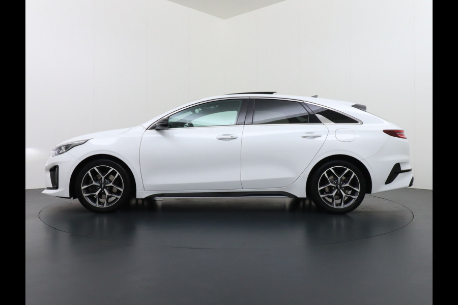 Kia ProCeed 1.4 T-GDI 141PK Autom. GT-Line Panoramadak Virtual Cockpit Trekhaak Navi Camera Ecc Apple Carplay Android Auto Adap.Cruise Stoel Keyless DAB Lmv 17" Led Dodehoekdetector Rijstrooksensor met correctie Elek.Achterklep Verkeersbord detectie Uitparkeer waarschuwing Zeer compleet! Origineel Nederlandse Auto €35.000,- nieuw