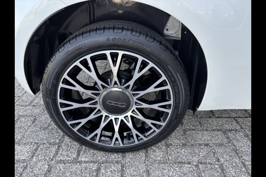 Fiat 500 1.0 Hybrid Dolcevita | Climate Control | 16" Velgen | Schuifdak | Bi-colori