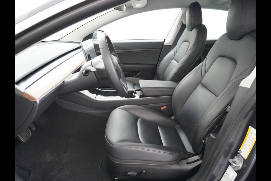 Tesla Model 3 RWD SR+ 60kWh 325PK Lmv 19" AutoPilot Leder PanoDak Adaptive-Cruise Lmv Camera's Elektr.-Stuur+Stoelen+Spiegels+Geheugen+Easy-En Navi LED Comfortstoelen ACC DAB Keyless en Voorverwarmen interieur via App One-Pedal-Drive Origineel Nederlandse auto 1e Eigenaar Garantie Accu/Motor tot 12-12-2027 max 160.000km 1.584kg licht!