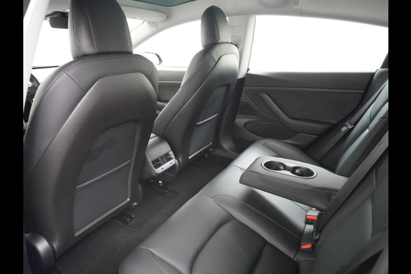 Tesla Model 3 RWD SR+ 60kWh 325PK Lmv 19" AutoPilot Leder PanoDak Adaptive-Cruise Lmv Camera's Elektr.-Stuur+Stoelen+Spiegels+Geheugen+Easy-En Navi LED Comfortstoelen ACC DAB Keyless en Voorverwarmen interieur via App One-Pedal-Drive Origineel Nederlandse auto 1e Eigenaar Garantie Accu/Motor tot 12-12-2027 max 160.000km 1.584kg licht!