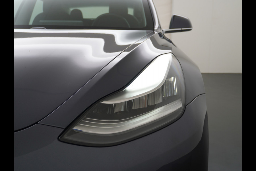 Tesla Model 3 RWD SR+ 60kWh 325PK Lmv 19" AutoPilot Leder PanoDak Adaptive-Cruise Lmv Camera's Elektr.-Stuur+Stoelen+Spiegels+Geheugen+Easy-En Navi LED Comfortstoelen ACC DAB Keyless en Voorverwarmen interieur via App One-Pedal-Drive Origineel Nederlandse auto 1e Eigenaar Garantie Accu/Motor tot 12-12-2027 max 160.000km 1.584kg licht!
