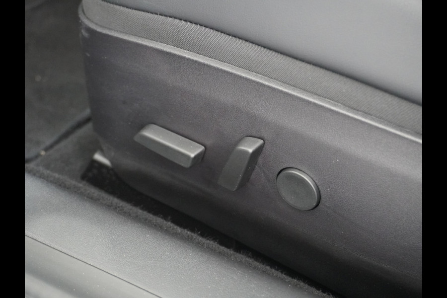 Tesla Model 3 RWD SR+ 60kWh 325PK Lmv 19" AutoPilot Leder PanoDak Adaptive-Cruise Lmv Camera's Elektr.-Stuur+Stoelen+Spiegels+Geheugen+Easy-En Navi LED Comfortstoelen ACC DAB Keyless en Voorverwarmen interieur via App One-Pedal-Drive Origineel Nederlandse auto 1e Eigenaar Garantie Accu/Motor tot 12-12-2027 max 160.000km 1.584kg licht!