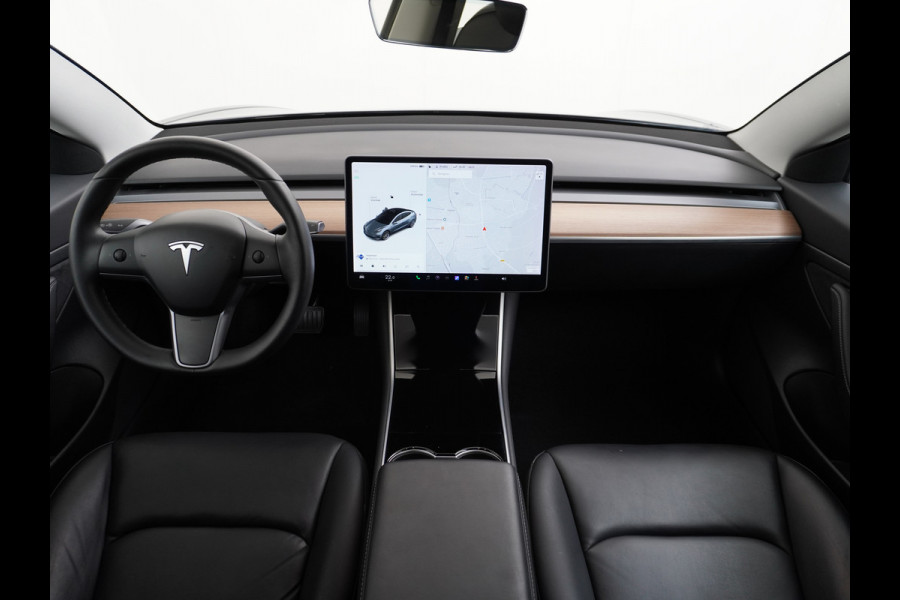 Tesla Model 3 RWD SR+ 60kWh 325PK Lmv 19" AutoPilot Leder PanoDak Adaptive-Cruise Lmv Camera's Elektr.-Stuur+Stoelen+Spiegels+Geheugen+Easy-En Navi LED Comfortstoelen ACC DAB Keyless en Voorverwarmen interieur via App One-Pedal-Drive Origineel Nederlandse auto 1e Eigenaar Garantie Accu/Motor tot 12-12-2027 max 160.000km 1.584kg licht!