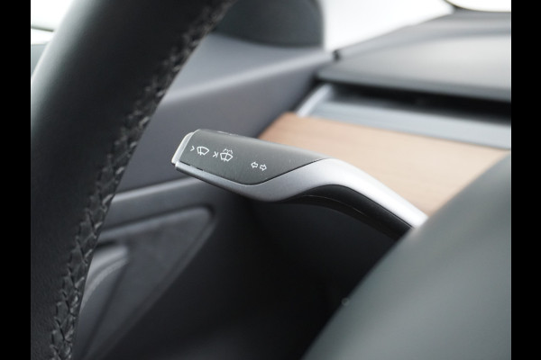 Tesla Model 3 RWD SR+ 60kWh 325PK Lmv 19" AutoPilot Leder PanoDak Adaptive-Cruise Lmv Camera's Elektr.-Stuur+Stoelen+Spiegels+Geheugen+Easy-En Navi LED Comfortstoelen ACC DAB Keyless en Voorverwarmen interieur via App One-Pedal-Drive Origineel Nederlandse auto 1e Eigenaar Garantie Accu/Motor tot 12-12-2027 max 160.000km 1.584kg licht!