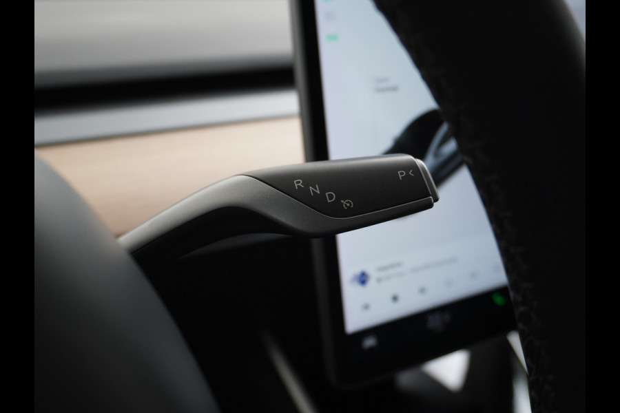 Tesla Model 3 RWD SR+ 60kWh 325PK Lmv 19" AutoPilot Leder PanoDak Adaptive-Cruise Lmv Camera's Elektr.-Stuur+Stoelen+Spiegels+Geheugen+Easy-En Navi LED Comfortstoelen ACC DAB Keyless en Voorverwarmen interieur via App One-Pedal-Drive Origineel Nederlandse auto 1e Eigenaar Garantie Accu/Motor tot 12-12-2027 max 160.000km 1.584kg licht!