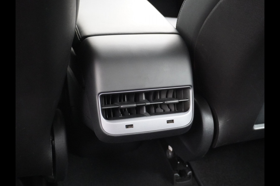 Tesla Model 3 RWD SR+ 60kWh 325PK Lmv 19" AutoPilot Leder PanoDak Adaptive-Cruise Lmv Camera's Elektr.-Stuur+Stoelen+Spiegels+Geheugen+Easy-En Navi LED Comfortstoelen ACC DAB Keyless en Voorverwarmen interieur via App One-Pedal-Drive Origineel Nederlandse auto 1e Eigenaar Garantie Accu/Motor tot 12-12-2027 max 160.000km 1.584kg licht!