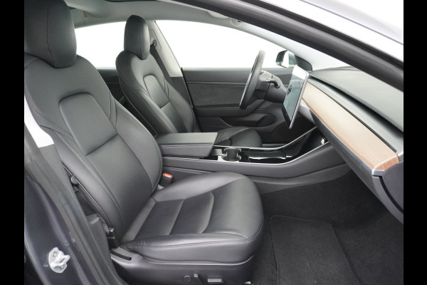 Tesla Model 3 RWD SR+ 60kWh 325PK Lmv 19" AutoPilot Leder PanoDak Adaptive-Cruise Lmv Camera's Elektr.-Stuur+Stoelen+Spiegels+Geheugen+Easy-En Navi LED Comfortstoelen ACC DAB Keyless en Voorverwarmen interieur via App One-Pedal-Drive Origineel Nederlandse auto 1e Eigenaar Garantie Accu/Motor tot 12-12-2027 max 160.000km 1.584kg licht!