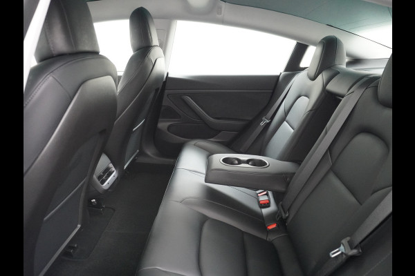 Tesla Model 3 RWD SR+ 60kWh 325PK Lmv 19" AutoPilot Leder PanoDak Adaptive-Cruise Lmv Camera's Elektr.-Stuur+Stoelen+Spiegels+Geheugen+Easy-En Navi LED Comfortstoelen ACC DAB Keyless en Voorverwarmen interieur via App One-Pedal-Drive Origineel Nederlandse auto 1e Eigenaar Garantie Accu/Motor tot 12-12-2027 max 160.000km 1.584kg licht!