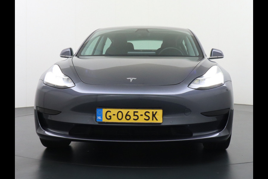 Tesla Model 3 RWD SR+ 60kWh 325PK Lmv 19" AutoPilot Leder PanoDak Adaptive-Cruise Lmv Camera's Elektr.-Stuur+Stoelen+Spiegels+Geheugen+Easy-En Navi LED Comfortstoelen ACC DAB Keyless en Voorverwarmen interieur via App One-Pedal-Drive Origineel Nederlandse auto 1e Eigenaar Garantie Accu/Motor tot 12-12-2027 max 160.000km 1.584kg licht!