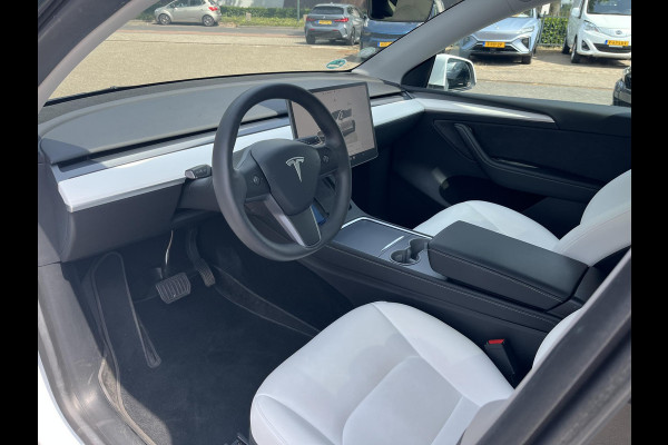 Tesla Model Y RWD 58 kWh AUTOPILOT | WIT LEDER | AFNEEMBARE TREKHAAK