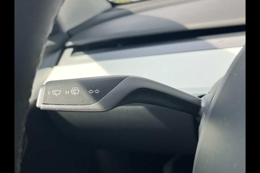 Tesla Model Y RWD 58 kWh AUTOPILOT | WIT LEDER | AFNEEMBARE TREKHAAK