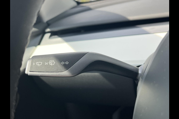 Tesla Model Y RWD 58 kWh AUTOPILOT | WIT LEDER | AFNEEMBARE TREKHAAK