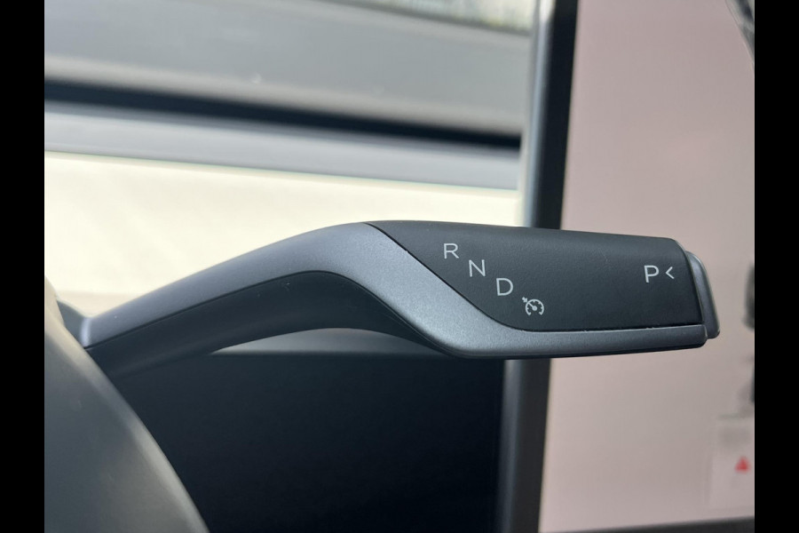 Tesla Model Y RWD 58 kWh AUTOPILOT | WIT LEDER | AFNEEMBARE TREKHAAK