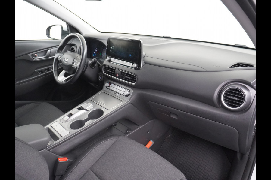 Hyundai Kona 64kWh EV AUT.204pk Krell®-Audio Grootste ACCU Adaptieve Cruise Control Camera Navi Apple Carplay Android Auto Head-Up Display Ec Led Blindspot Monitoring LaneAssist Subwoofer Voorruit verwarmbaar Bluetooth Privacy Glas Lmv 17" Fashion 1e Eigenaar Nieuwprijs €44.210,-