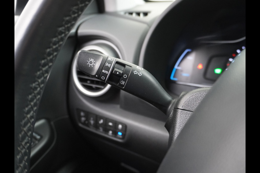 Hyundai Kona 64kWh EV AUT.204pk Krell®-Audio Grootste ACCU Adaptieve Cruise Control Camera Navi Apple Carplay Android Auto Head-Up Display Ec Led Blindspot Monitoring LaneAssist Subwoofer Voorruit verwarmbaar Bluetooth Privacy Glas Lmv 17" Fashion 1e Eigenaar Nieuwprijs €44.210,-