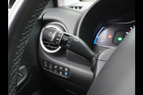 Hyundai Kona 64kWh EV AUT.204pk Krell®-Audio Grootste ACCU Adaptieve Cruise Control Camera Navi Apple Carplay Android Auto Head-Up Display Ec Led Blindspot Monitoring LaneAssist Subwoofer Voorruit verwarmbaar Bluetooth Privacy Glas Lmv 17" Fashion 1e Eigenaar Nieuwprijs €44.210,-