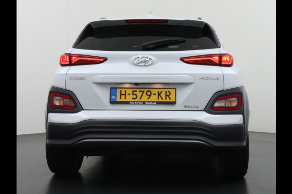 Hyundai Kona 64kWh EV AUT.204pk Krell®-Audio Grootste ACCU Adaptieve Cruise Control Camera Navi Apple Carplay Android Auto Head-Up Display Ec Led Blindspot Monitoring LaneAssist Subwoofer Voorruit verwarmbaar Bluetooth Privacy Glas Lmv 17" Fashion 1e Eigenaar Nieuwprijs €44.210,-