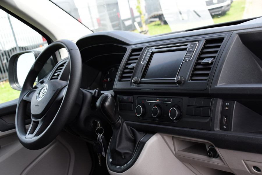 Volkswagen Transporter 2.0 TDI L2H1 Highline Cruise, Multimedia, 150PK, Automaat, trekhaak, Airco, LM Velg, Uniek!