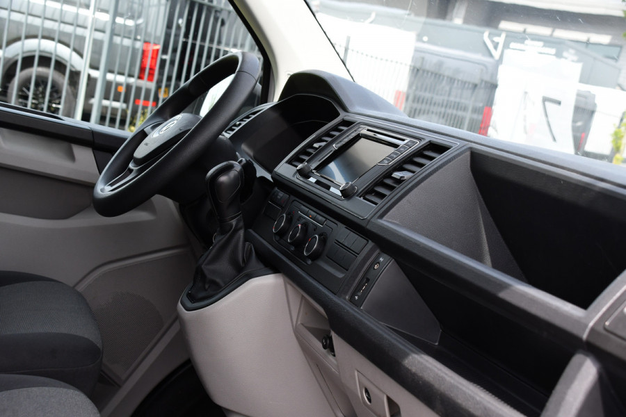 Volkswagen Transporter 2.0 TDI L2H1 Highline Cruise, Multimedia, 150PK, Automaat, trekhaak, Airco, LM Velg, Uniek!