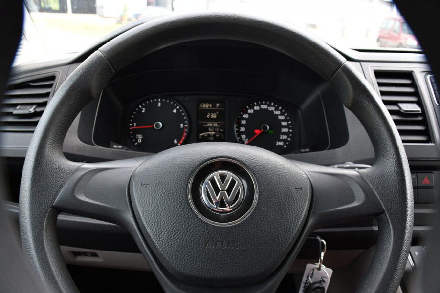 Volkswagen Transporter 2.0 TDI L2H1 Highline Cruise, Multimedia, 150PK, Automaat, trekhaak, Airco, LM Velg, Uniek!