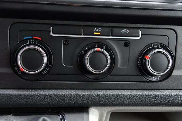 Volkswagen Transporter 2.0 TDI L2H1 Highline Cruise, Multimedia, 150PK, Automaat, trekhaak, Airco, LM Velg, Uniek!