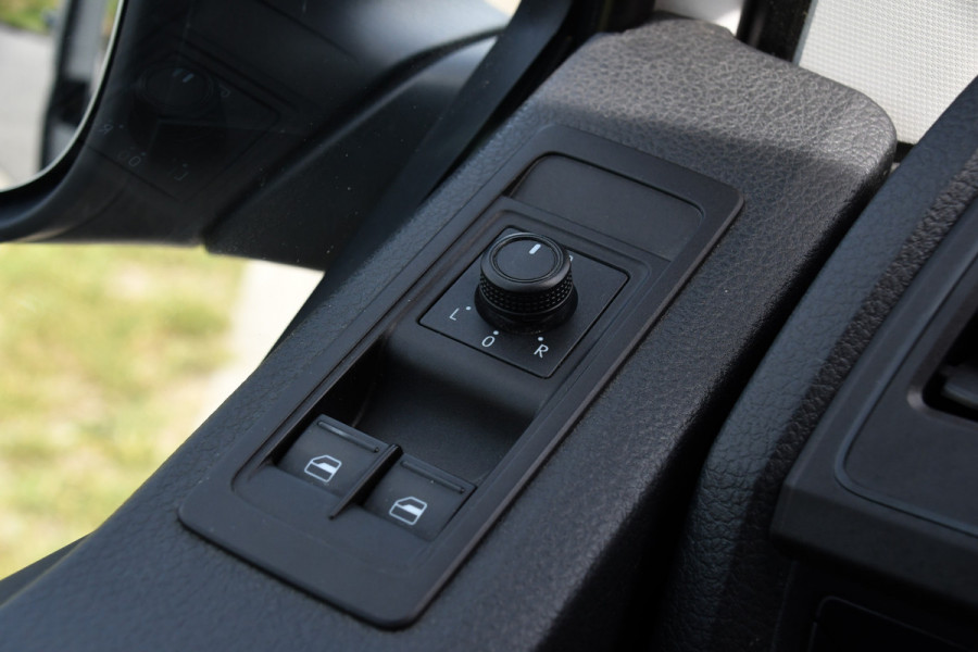 Volkswagen Transporter 2.0 TDI L2H1 Highline Cruise, Multimedia, 150PK, Automaat, trekhaak, Airco, LM Velg, Uniek!