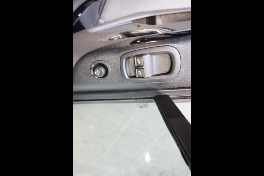 Ford Transit Custom 300 2.0 TDCI L2H1 Limited Dubbele cabine Aut. Navi| Airco| 2 Schuifdeuren | Trekhaak| PDC| Carplay| DAB|