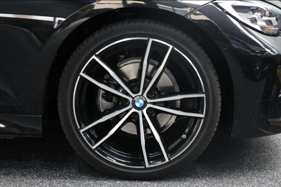 BMW 3-serie 320i xDrive M-Sport LED/VIRTUAL/SFEER/HALF LEDER+S.VERWAMRING/19" LMV/PDC/CRUISE/ECC/12 MND GARANTIE!