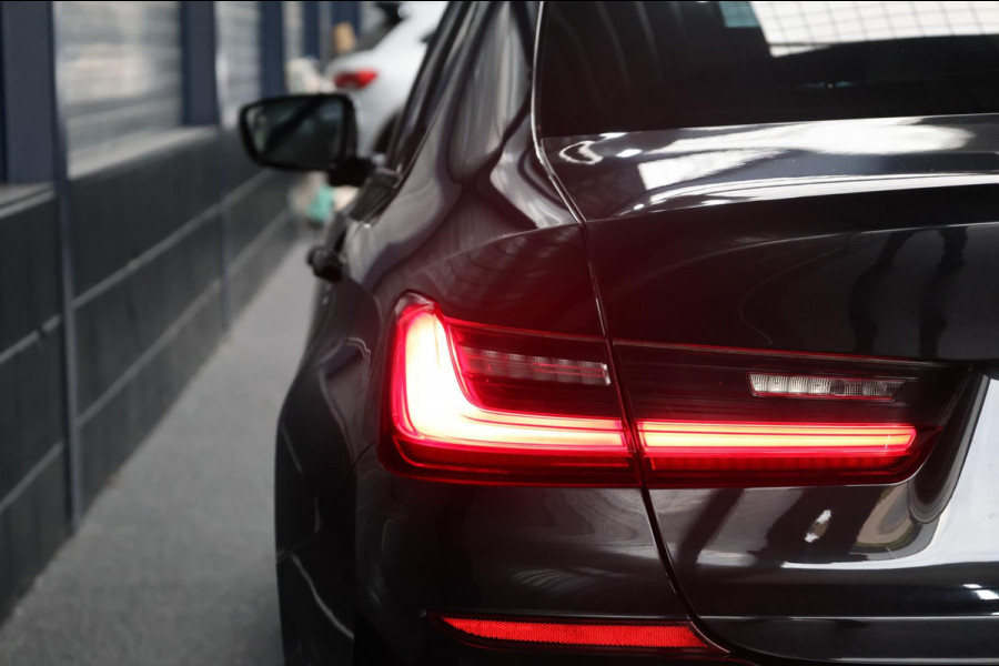 BMW 3-serie 320i xDrive M-Sport LED/VIRTUAL/SFEER/HALF LEDER+S.VERWAMRING/19" LMV/PDC/CRUISE/ECC/12 MND GARANTIE!
