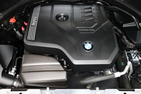BMW 3-serie 320i xDrive M-Sport LED/VIRTUAL/SFEER/HALF LEDER+S.VERWAMRING/19" LMV/PDC/CRUISE/ECC/12 MND GARANTIE!
