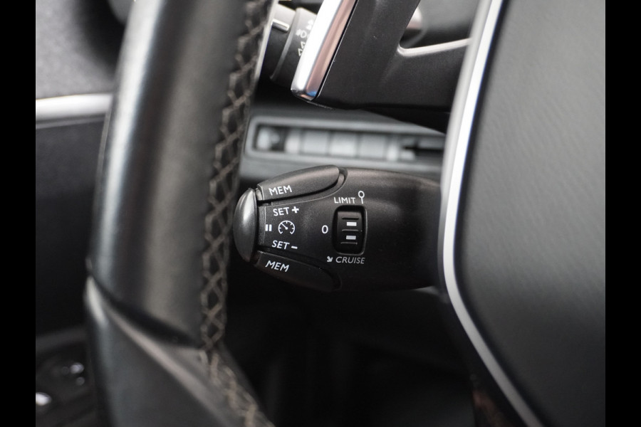 Peugeot 3008 T131PK AUT-8 Elek.Stoel+Memory+Verwarmd Trekhaak Navi Cruise Apple Carplay Android 19" Ecc 360°Camera PDC Elek.Achterklep DAB Co Led Keyless Lane Departure Privacy Glas Regen-Lichtsensor Draadloze lader Pack City Bluetooth Nieuwprijs €39.459,- Origineel Nederlandse Auto Riem vervangen !