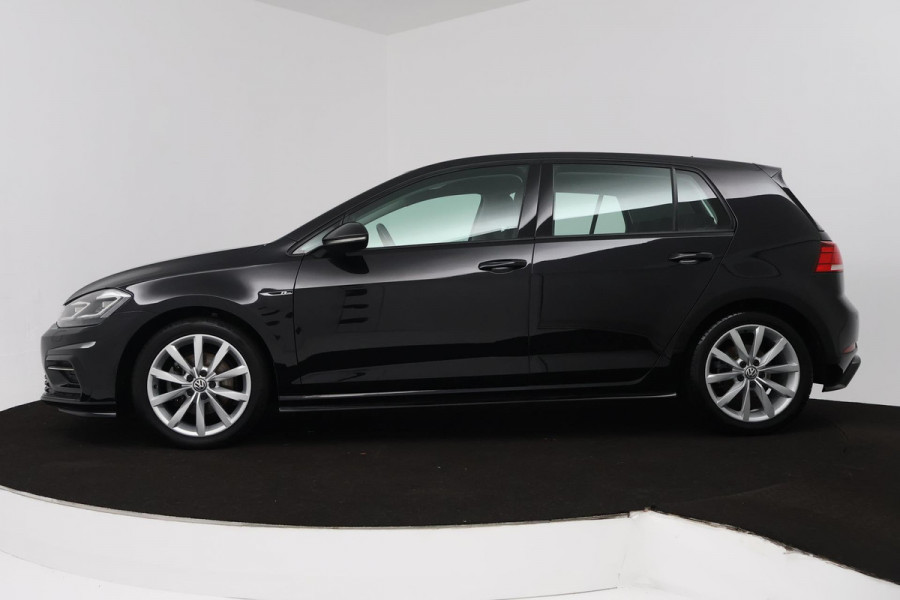 Volkswagen Golf 1.5 TSI Highline Business R (NAVIGATIE, LED, STOELVERWARMING, CLIMA, PARKEERSENSOREN)