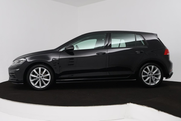 Volkswagen Golf 1.5 TSI Highline Business R (NAVIGATIE, LED, STOELVERWARMING, CLIMA, PARKEERSENSOREN)