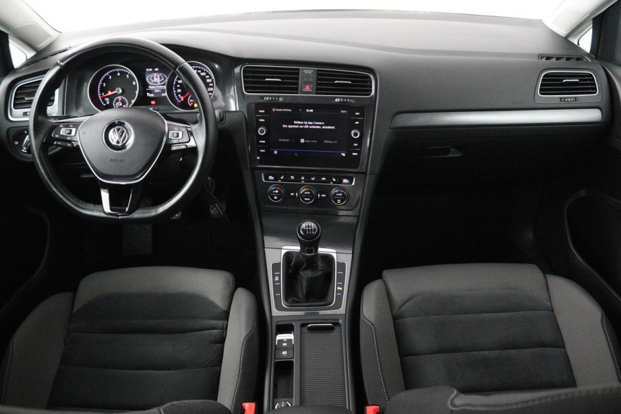 Volkswagen Golf 1.5 TSI Highline Business R (NAVIGATIE, LED, STOELVERWARMING, CLIMA, PARKEERSENSOREN)