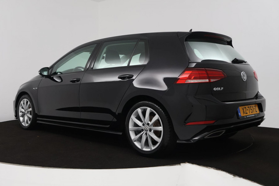 Volkswagen Golf 1.5 TSI Highline Business R (NAVIGATIE, LED, STOELVERWARMING, CLIMA, PARKEERSENSOREN)