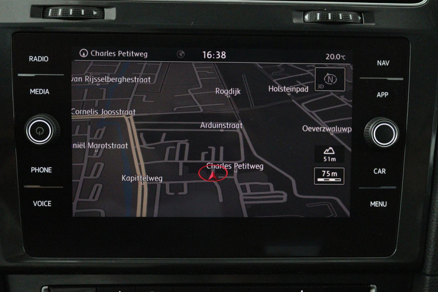 Volkswagen Golf 1.5 TSI Highline Business R (NAVIGATIE, LED, STOELVERWARMING, CLIMA, PARKEERSENSOREN)