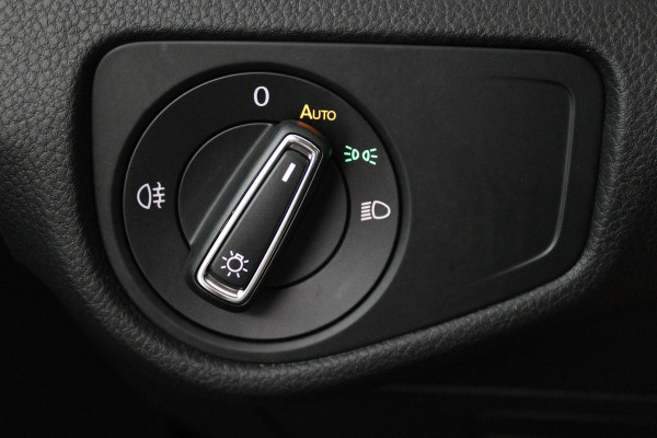 Volkswagen Golf 1.5 TSI Highline Business R (NAVIGATIE, LED, STOELVERWARMING, CLIMA, PARKEERSENSOREN)