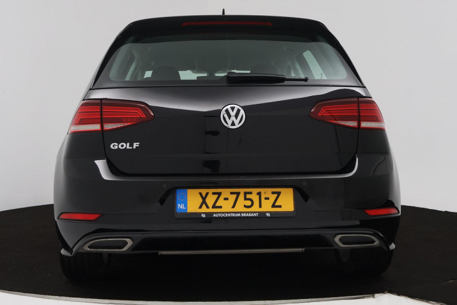 Volkswagen Golf 1.5 TSI Highline Business R (NAVIGATIE, LED, STOELVERWARMING, CLIMA, PARKEERSENSOREN)