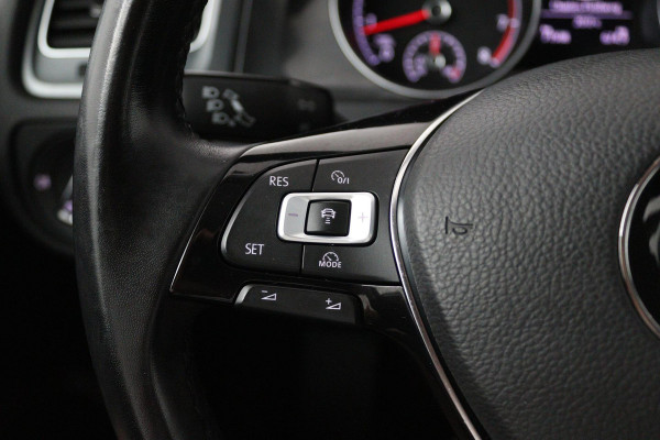 Volkswagen Golf 1.5 TSI Highline Business R (NAVIGATIE, LED, STOELVERWARMING, CLIMA, PARKEERSENSOREN)