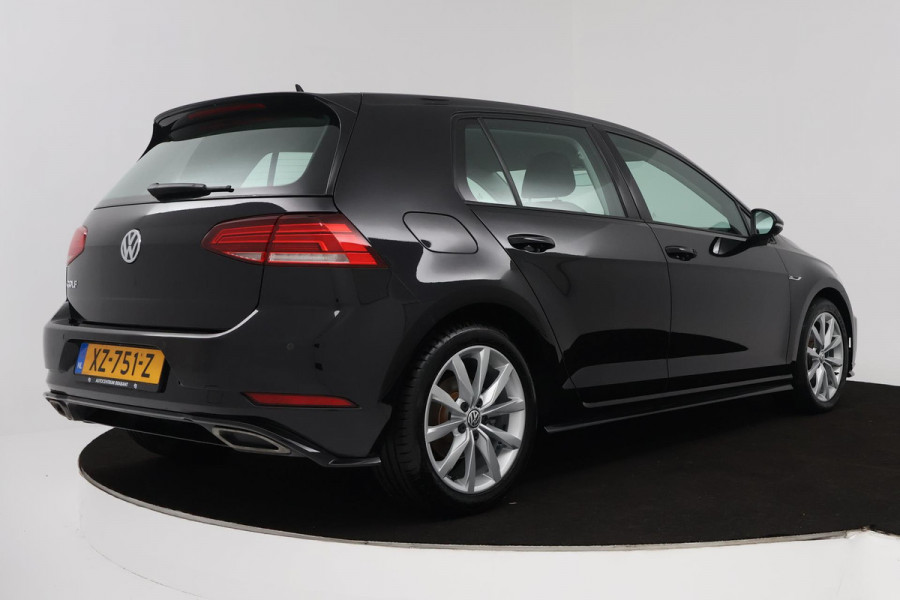 Volkswagen Golf 1.5 TSI Highline Business R (NAVIGATIE, LED, STOELVERWARMING, CLIMA, PARKEERSENSOREN)