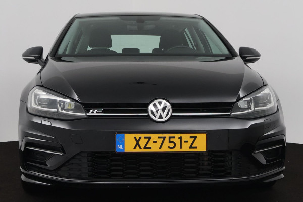 Volkswagen Golf 1.5 TSI Highline Business R (NAVIGATIE, LED, STOELVERWARMING, CLIMA, PARKEERSENSOREN)