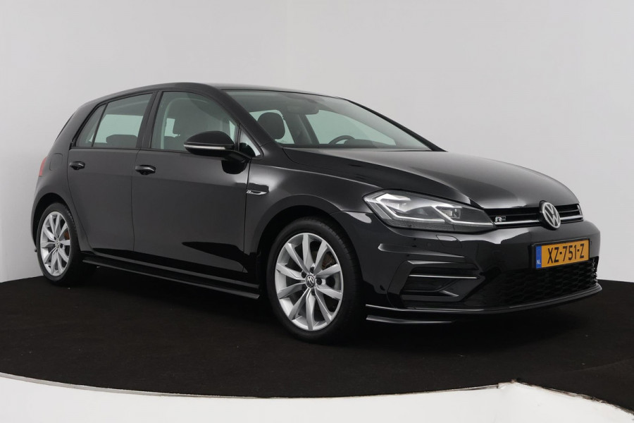 Volkswagen Golf 1.5 TSI Highline Business R (NAVIGATIE, LED, STOELVERWARMING, CLIMA, PARKEERSENSOREN)