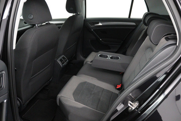 Volkswagen Golf 1.5 TSI Highline Business R (NAVIGATIE, LED, STOELVERWARMING, CLIMA, PARKEERSENSOREN)